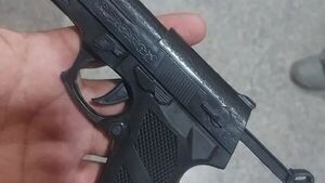Alumno llevó pistola de juguete al colegio y creó revuelo