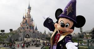 La Nación / ¡Protesta! Empleados de Disneyland París tomaron el castillo de la Bella Durmiente