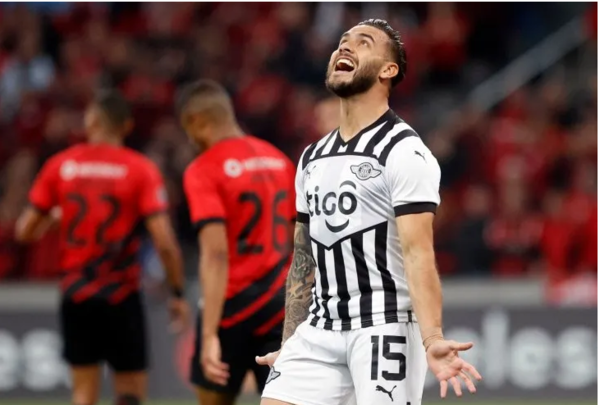 (VIDEO) Libertad cayó ante el Paranaense y la polémica estuvo presente: Árbitro anuló un golazo