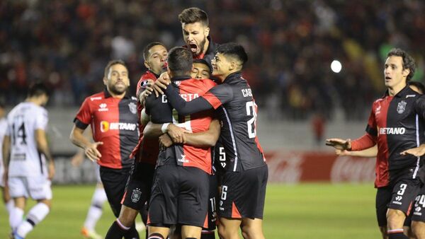 Melgar golea a Patronato y clasifica a Olimpia