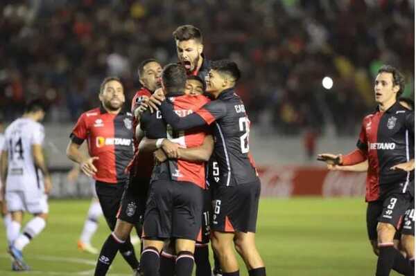 Olimpia clasifica, sin jugar, a 8vos de la Libertadores