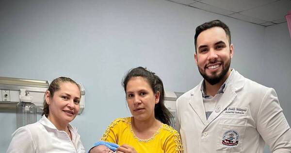 La Nación / Dan de alta a bebé operado de atresia de esófago