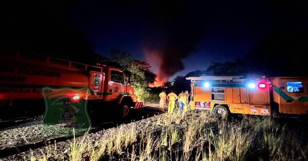 La Nación / Controlan incendio de mediana proporción en el cerro Ñemby