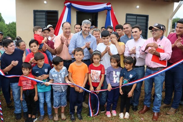Mario Abdo Benítez inaugurará viviendas y aulas en Itapúa