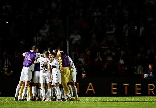 Olimpia clasifica entre los 16 mejores equipos del continente - trece