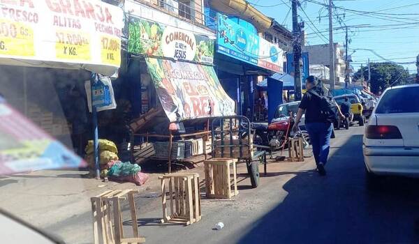 Comerciantes privatizan estacionamientos •