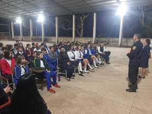 POLICÍA NACIONAL REALIZÓ CHARLA EDUCATIVA SOBRE DELINCUENCIA JUVENIL Y DROGADICCIÓN - La Voz del Norte