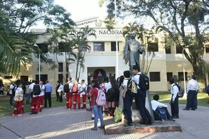 CNC: directora intentó ocultar denuncia de acoso y estudiantes protestaron ante inacción - Nacionales - ABC Color