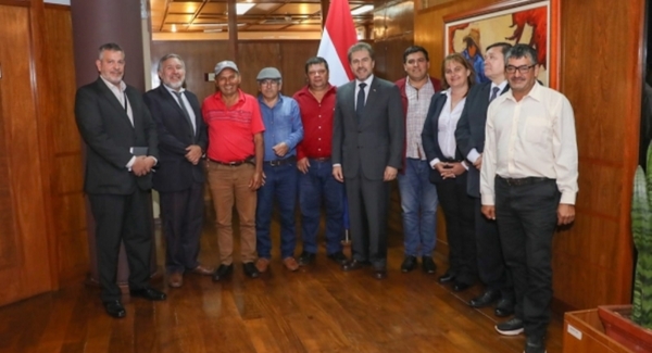 Productores de yerba mate de Itapúa recibirán asistencia técnica y financiera del MIC
