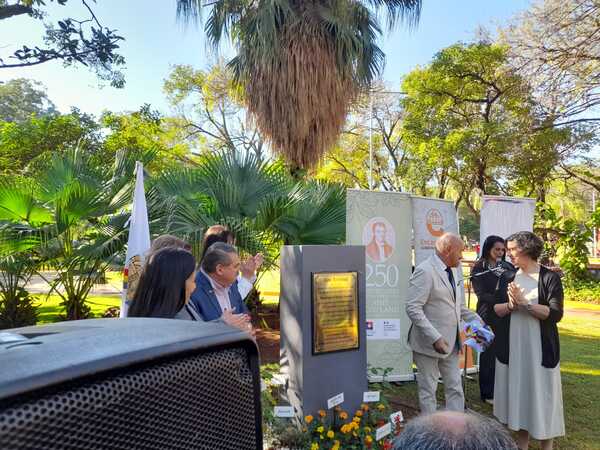 Descubren placa en homenaje a Aimé Bonpland en Encarnación