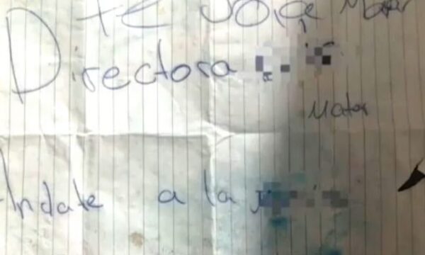 Alumna amenazó de muerte a su directora con un panfleto