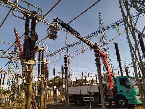 La ANDE realizó mantenimiento preventivo a subestaciones de tres departamentos del país - .::Agencia IP::.