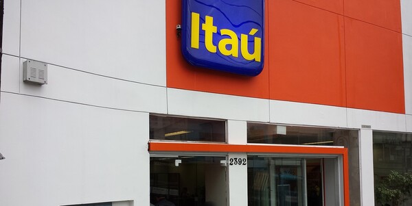 Banco brasile帽o Ita煤 negocia la venta de sus operaciones en Argentina al Banco Macro - Revista PLUS