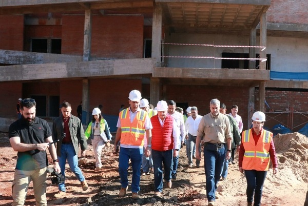 Presidente Abdo verificó avances del Gran Hospital del Sur