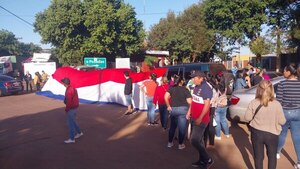Diario HOY | Paseros bloquearon acceso al puente Encarnación-Posadas por dos horas