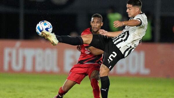 Libertad cayó ante Paranaense con polémica arbitral - C9N