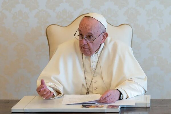 Primer parte médico del papa Francisco: “está bien, despierto, consciente” y bromeó tras su operación, según el cirujano - Mundo - ABC Color