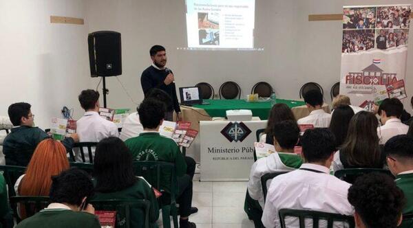 Estudiantes son capacitados sobre delitos informáticos y los peligros que puede ocasionar. – Prensa 5