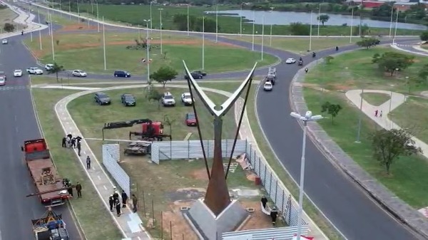 Orgullosos de Monumento al Arpa Paraguaya | 1000 Noticias