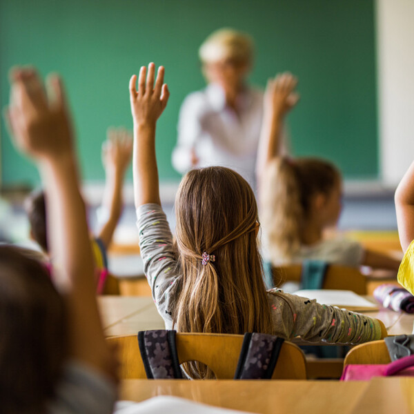 Diario HOY | Derechos vs. responsabilidades de niños: pérdida de equilibrio desata violencia, dice ministro
