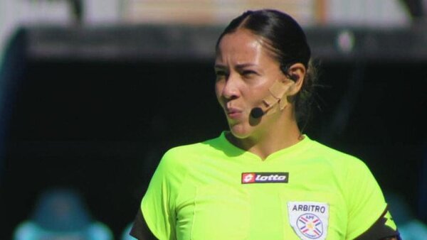 La árbitra para la primera final del fútbol femenino