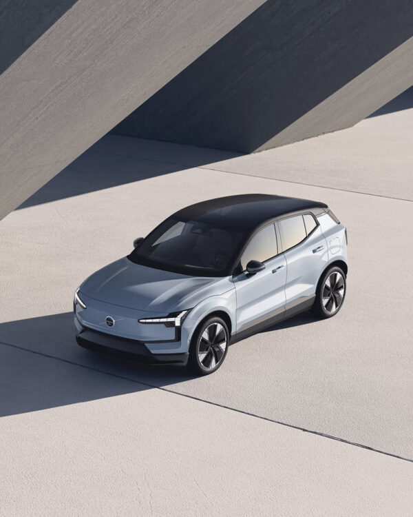 Un peque帽o gigante: Volvo lanza su nueva l铆nea de auto el茅ctrico EX30 - Revista PLUS