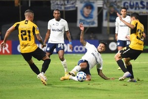 Sudamericana: Guaraní mide a Emelec a las 22:00 - trece