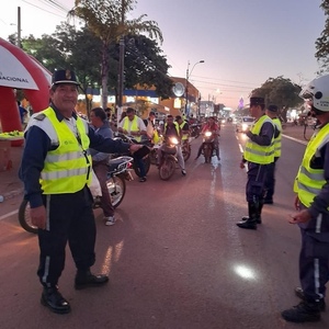 Entregan chalecos reflectivos a motociclistas en Concepción
