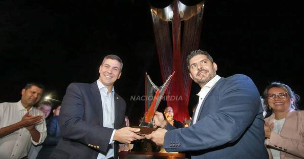 La Nación / El arpa paraguaya celebra su monumento en Asunción