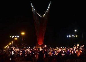 Monumento al arpa paraguaya fue inaugurado en medio de emotiva serenata - Música - ABC Color