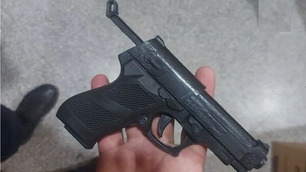 Alumno llevó pistola a aire comprimido y dijo que era para defenderse de amenazas