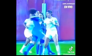 (VIDEO) ¿Mba’epiko? Precisamos revisar el VAR para ver si fue falta