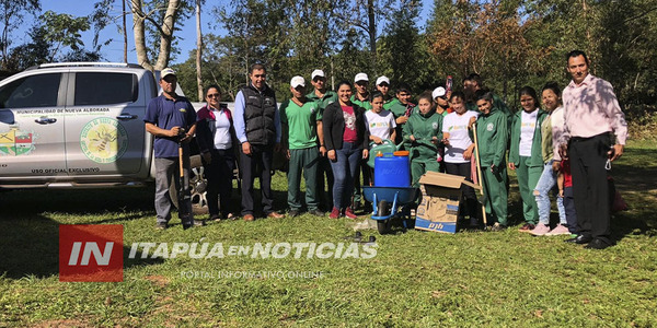 MUNICIPALIDAD DE NUEVA ALBORADA ENTREGÓ HERRAMIENTAS Y PLANTINES A COLEGIO TÉCNICO - Itapúa Noticias