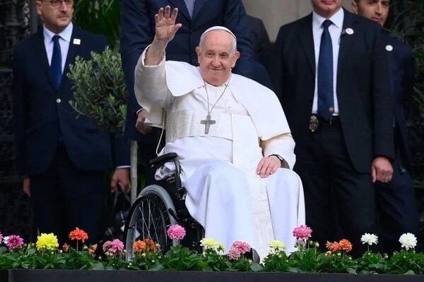 Papa Francisco se vuelve a operar y preocupa al Vaticano