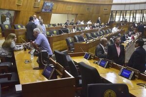 Sancionan crédito de US$ 30 millones con “alerta roja” por deuda - Política - ABC Color
