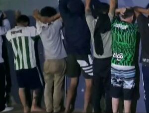 Demoran a 24 hinchas colombianos en Luque · Radio Monumental 1080 AM