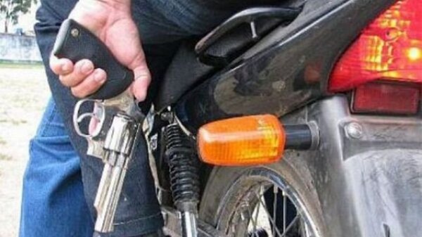 MOTOASALTANTES ROBARON UNA CARTERA EN ENCARNACIÓN - Itapúa Noticias