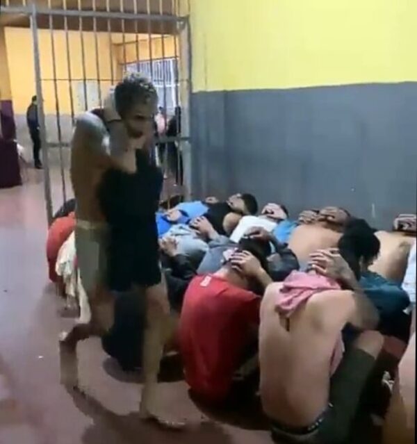(VIDEO)Ministro encabezó requisa en penal de PJC donde hallaron celulares y armas