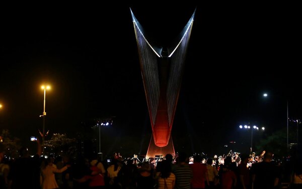 Diario HOY | Monumento al Arpa luce con todo su esplendor
