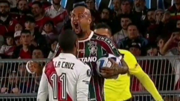 [VIDEO] Felipe Melo: Ninguneo a un pelotero y picante gesto a los hinchas de River Plate