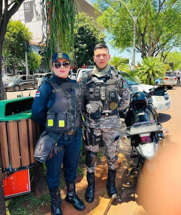 Agente del Grupo Lince y su pareja son detenidos con paquetes de marihuana - Policiales - ABC Color
