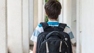 Amenazó con cortarle la cabeza a alumno, dicen