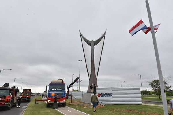 Un arpa de 15 metros de alto homenajea a este instrumento t铆pico de la m煤sica paraguaya - Revista PLUS