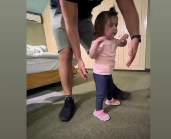 La pequeña Cande ya dio sus primeros pasos a la espera de su última cirugía - Unicanal