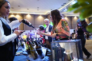 Comercializadores de vinos lamentan situación del contrabando en el país - MarketData