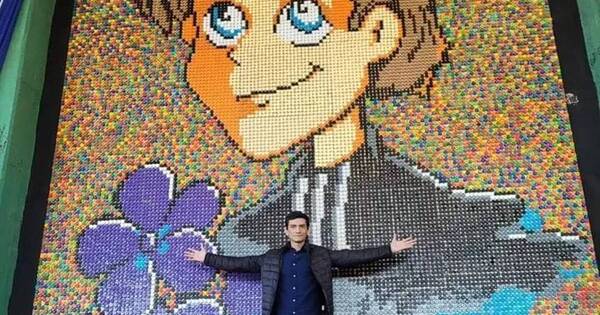 La Nación / Montan un mural con 23.200 tapitas en Coronel Oviedo como homenaje artístico