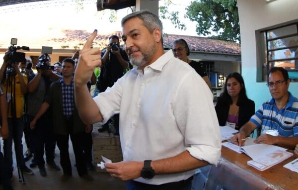Senado rechaza proyecto que reglamenta senaduría vitalicia
