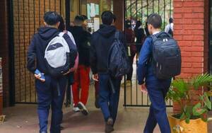 Docentes y estudiantes rechazan vicheos de mochilas en coles