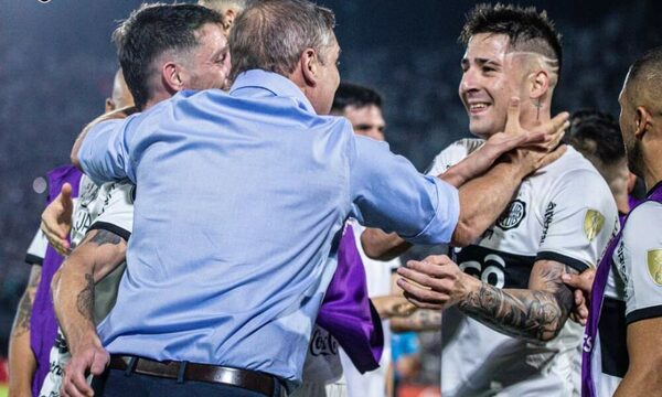 Diego Aguirre explicó el abrazo a Paiva: “Reciben algunas veces críticas injustas”