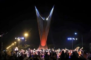 Inauguran monumento al arpa paraguaya en la Costanera de Asunción con serenata de cuerdas - Estilo de vida - ABC Color